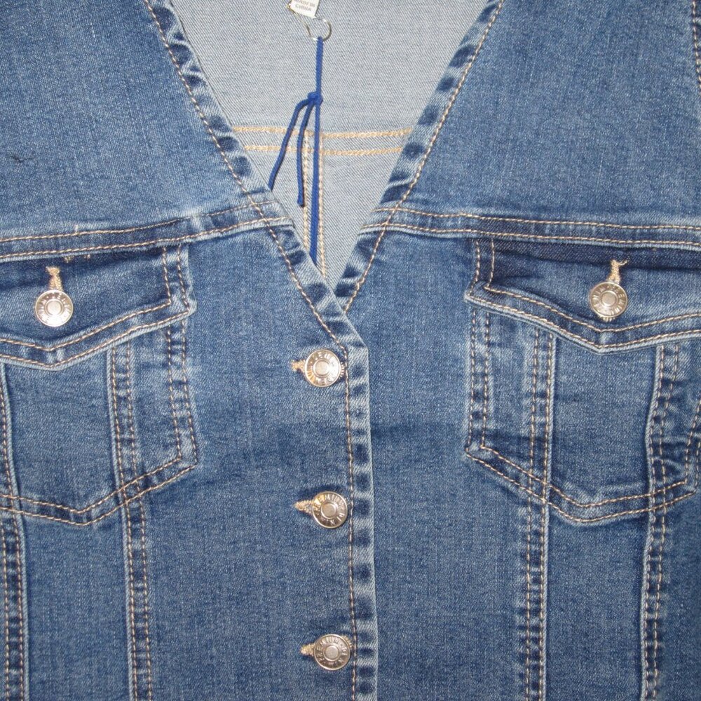 V-Neck Crop Length Button Front Sleeveless Denim Vest in Blue New - Picture 5 of 9